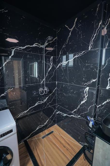 Miku Apartment-upscale 2bdr With A Spectacular View Tirana